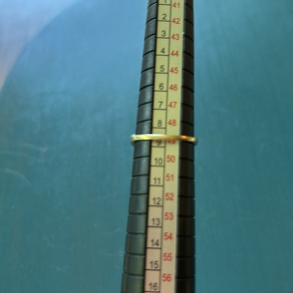 10K 4 3/4 Sized Vintage Ring - Picture 5 of 6